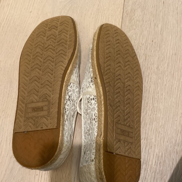 Toms - Picture 4 of 5